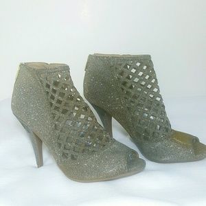 Christian Siriano Kaged Peeptoe Gold/Silver Heels